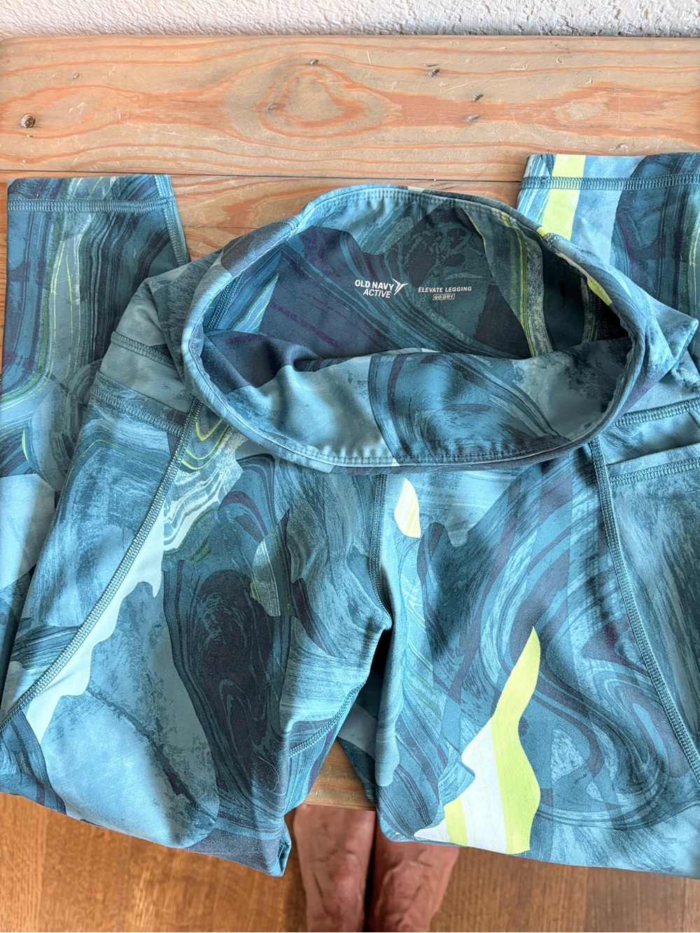 Old Navy Elevate Active Green Marble Print Leggings